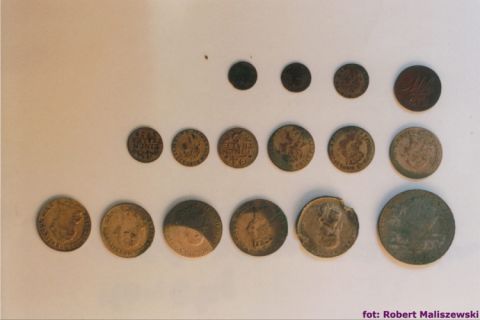 monety z wieży kościelnej w Grodkowie